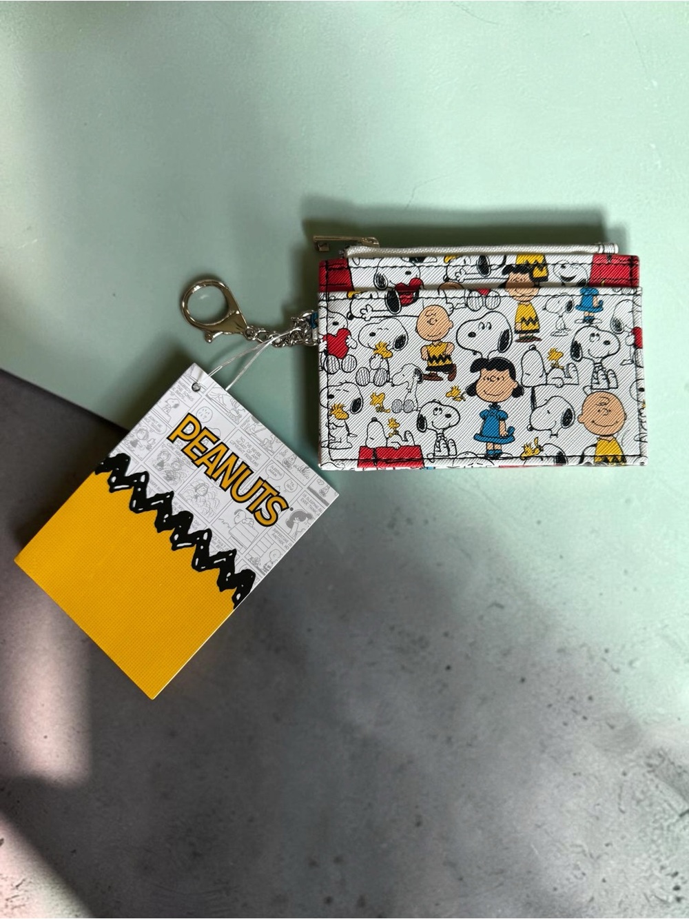 Peanuts White Snoopy Cardholder with Keychain